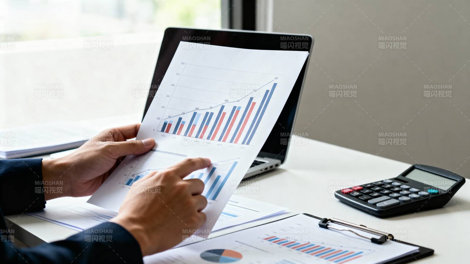 数据分析办公场景图片