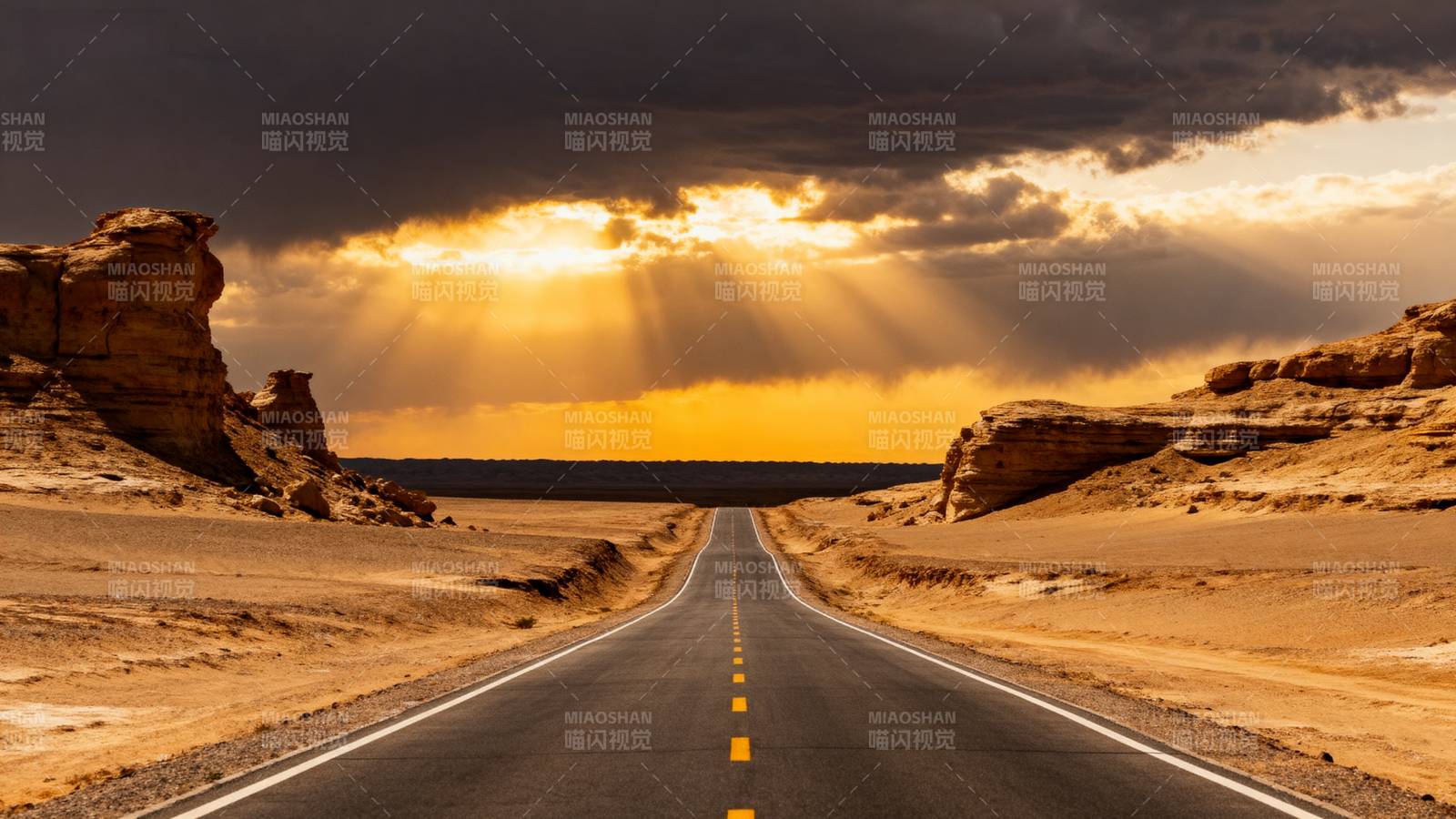 沙漠公路日出景象图片