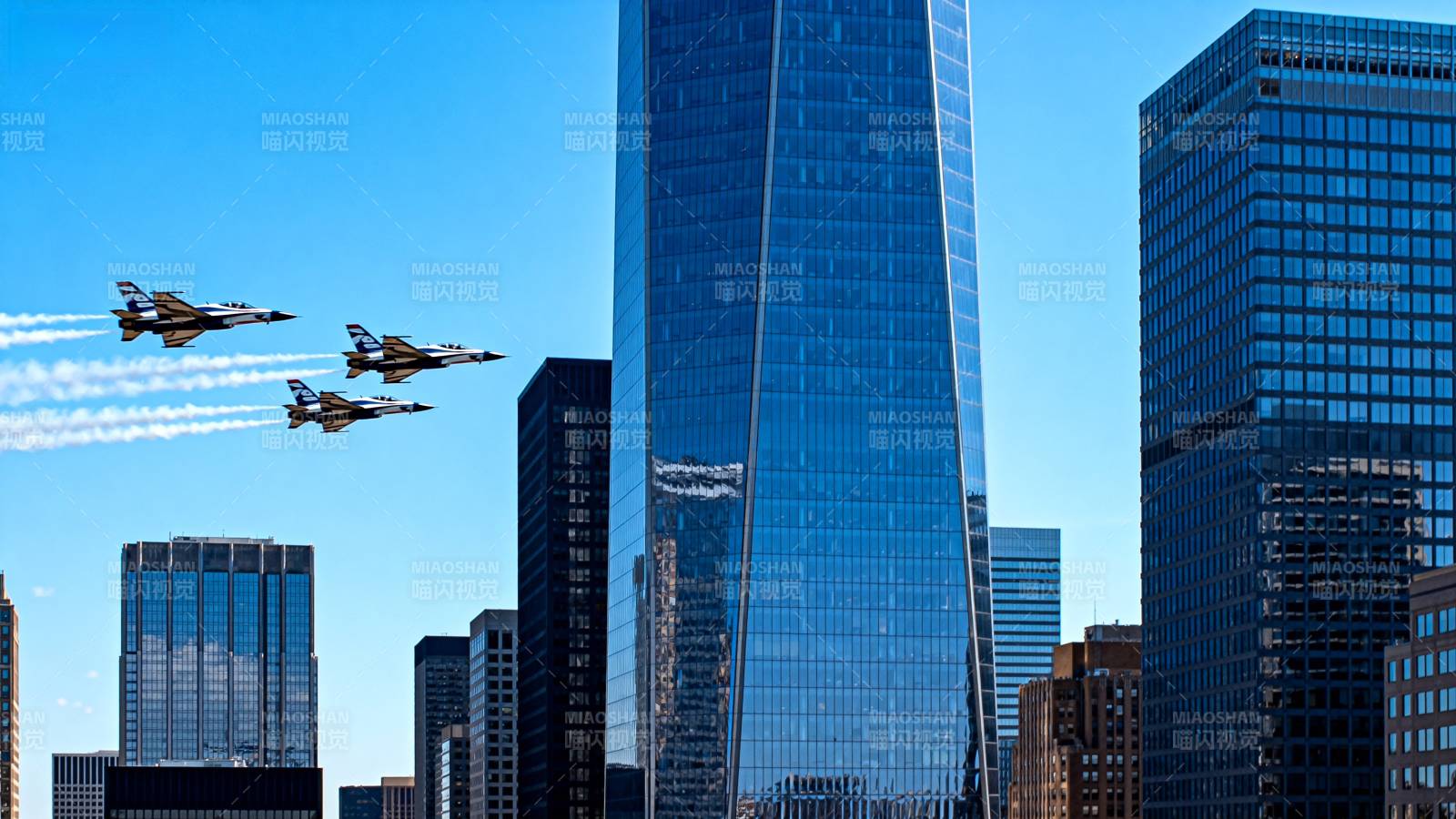 战机飞越城市天际线图片