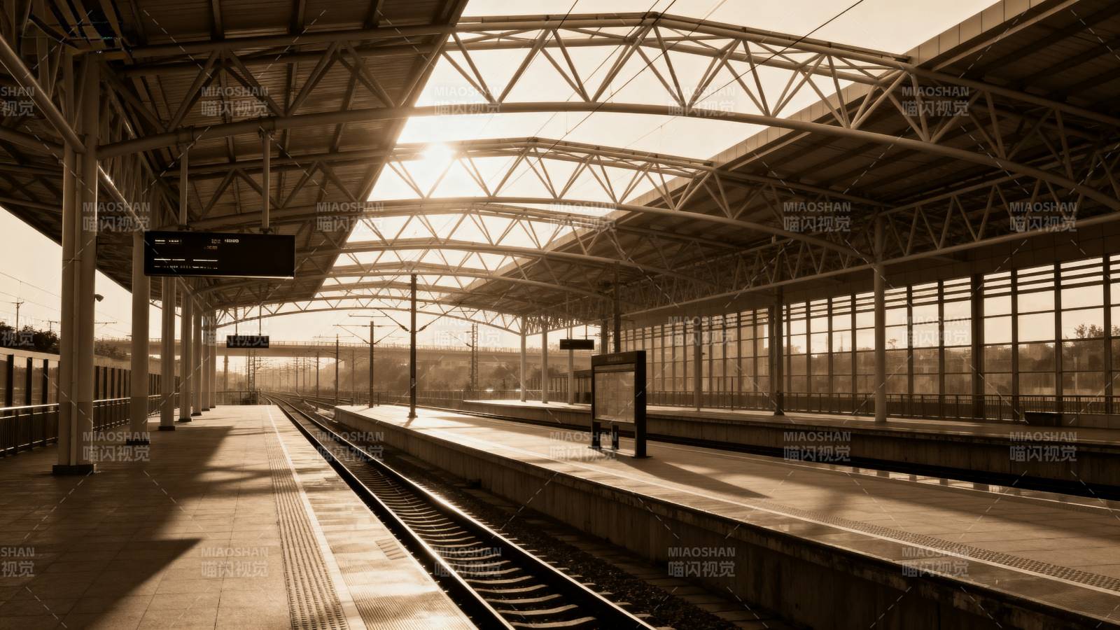 空旷站台晨光图片