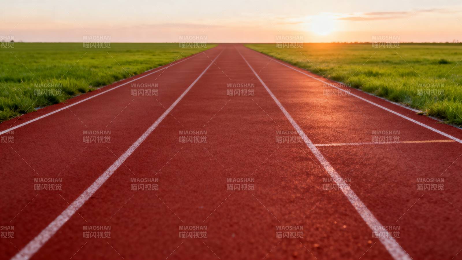 跑道上的日落图片