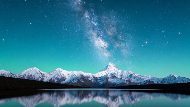 星河映雪山图片