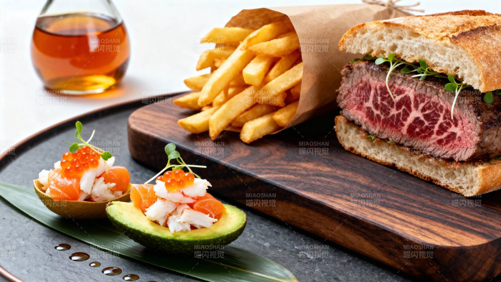 牛排三明治配薯条图片
