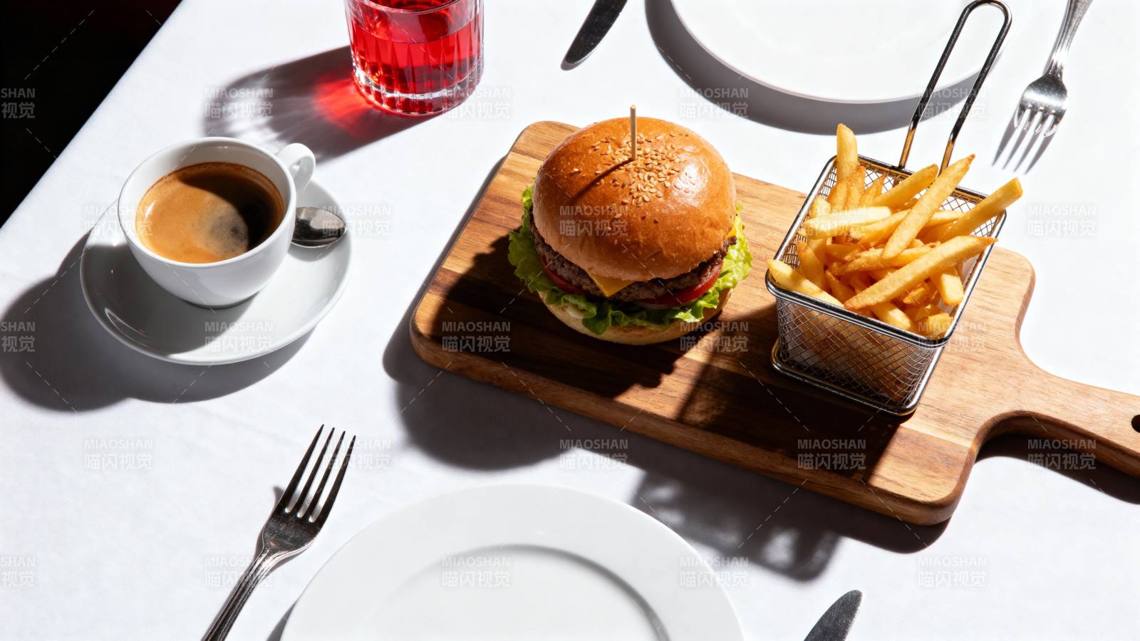 美味汉堡配薯条图片