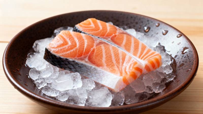 冰镇三文鱼刺身图片