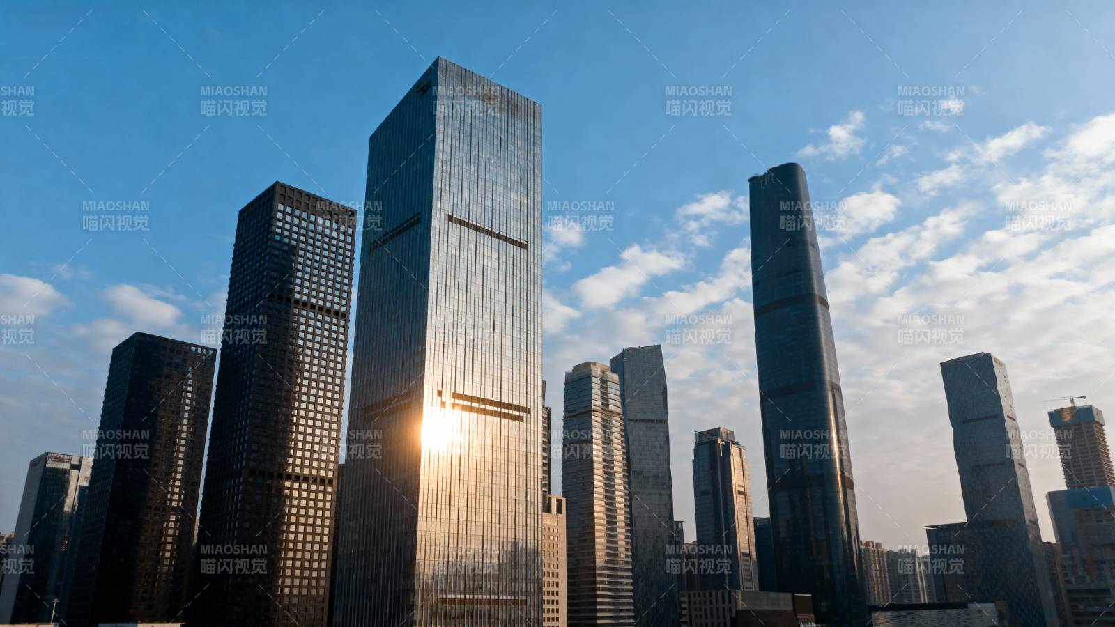 城市高楼林立图片