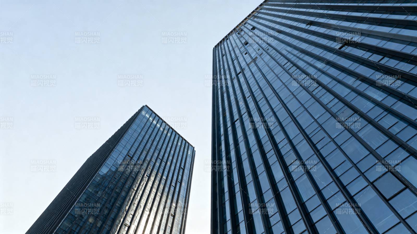 摩天大楼仰视图图片