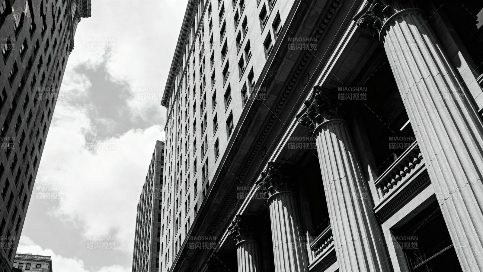 城市建筑仰视图图片