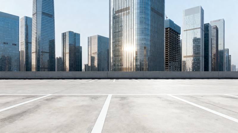 城市天际线空旷停车场图片