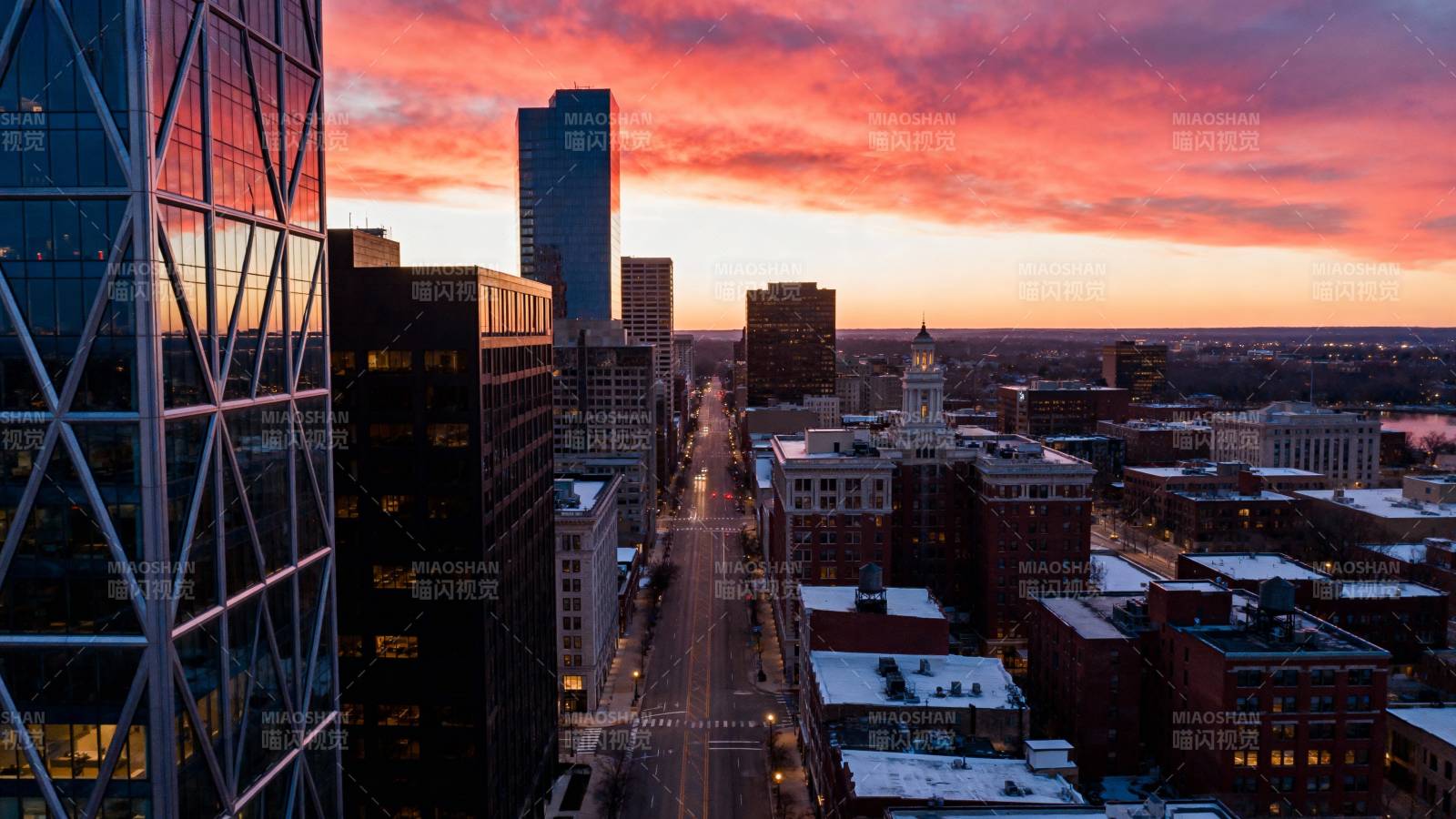 城市黄昏美景图片