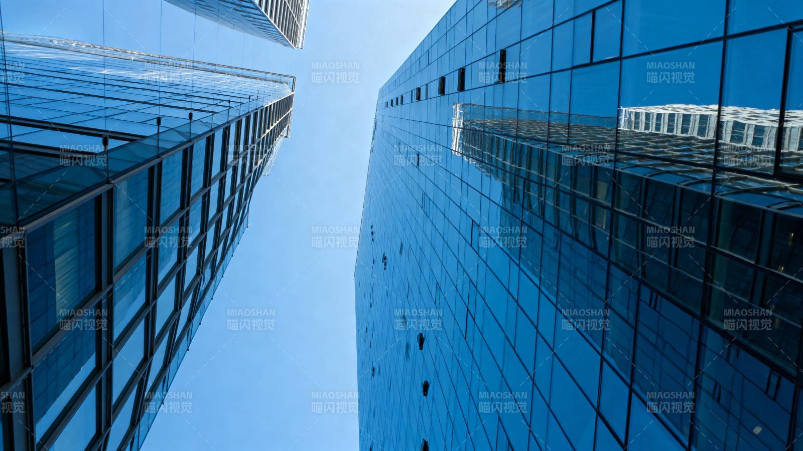 摩天大楼仰视图图片