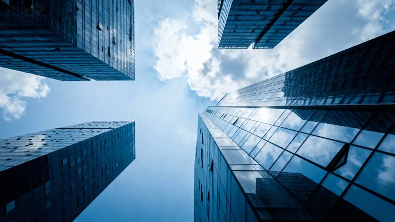 仰望都市天际线图片