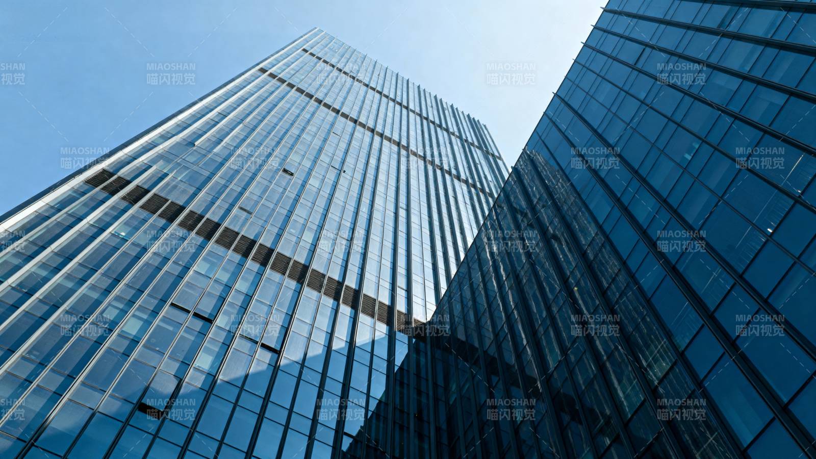 摩天大楼仰视图图片