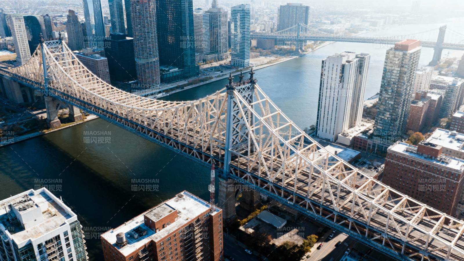 城市天际线与大桥图片