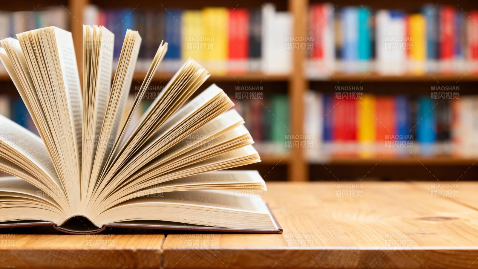 书页翻飞 书香满屋图片