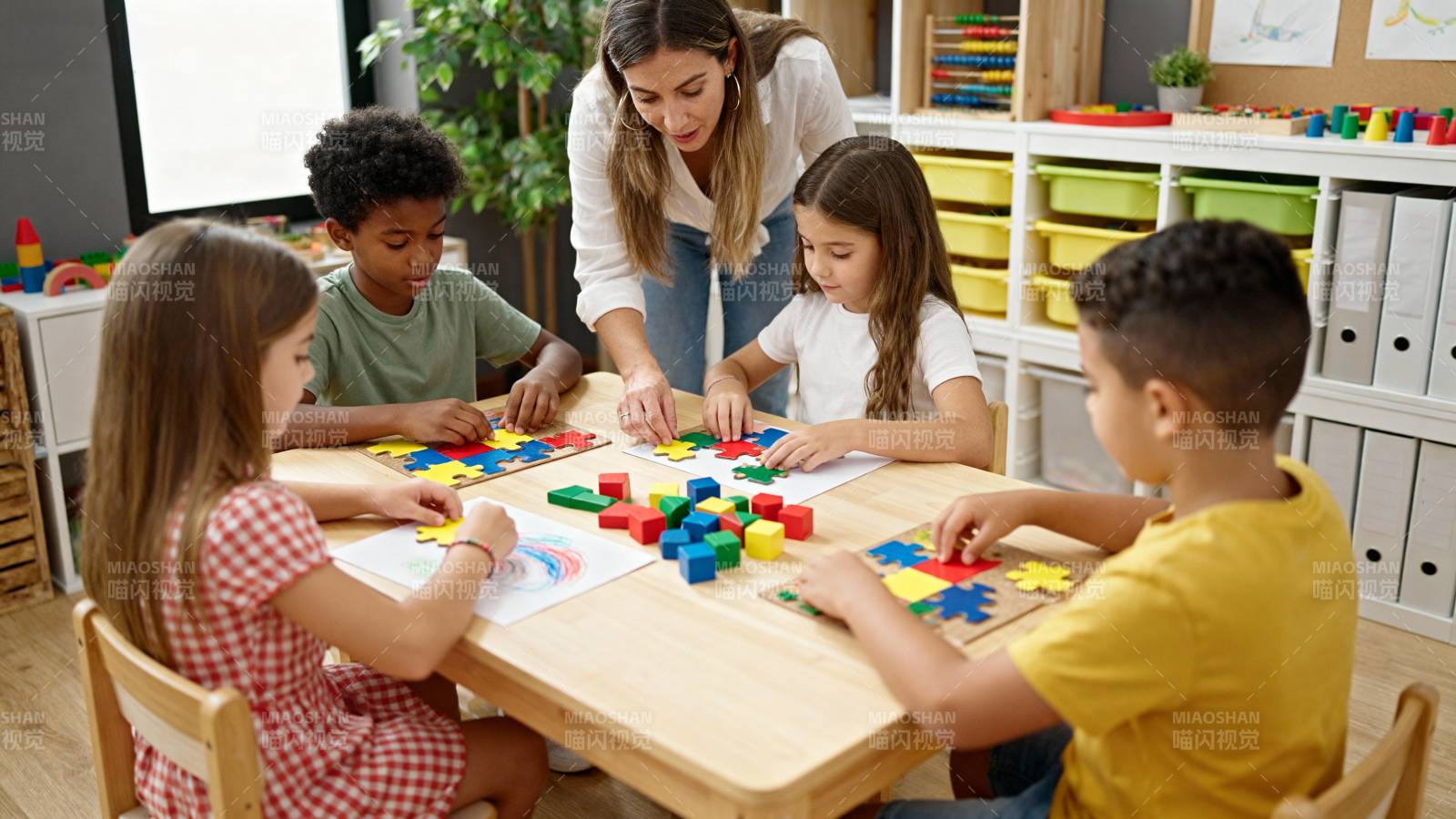 儿童拼图游戏时光图片