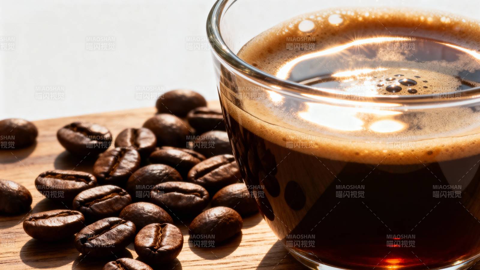 咖啡豆与香浓咖啡图片