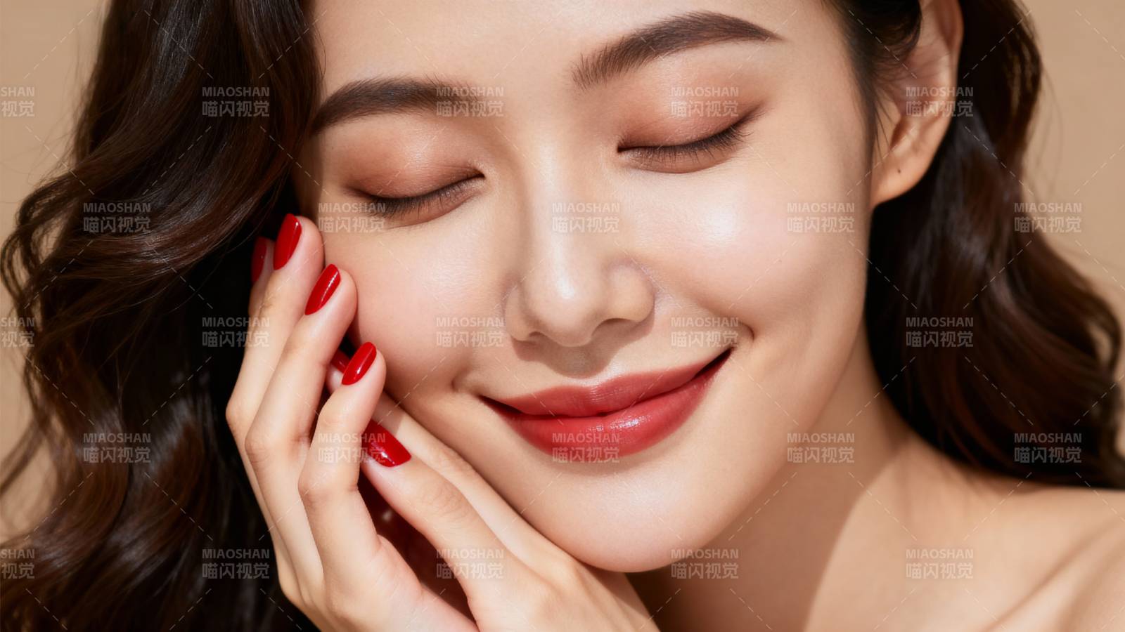 红唇微笑 优雅动人图片