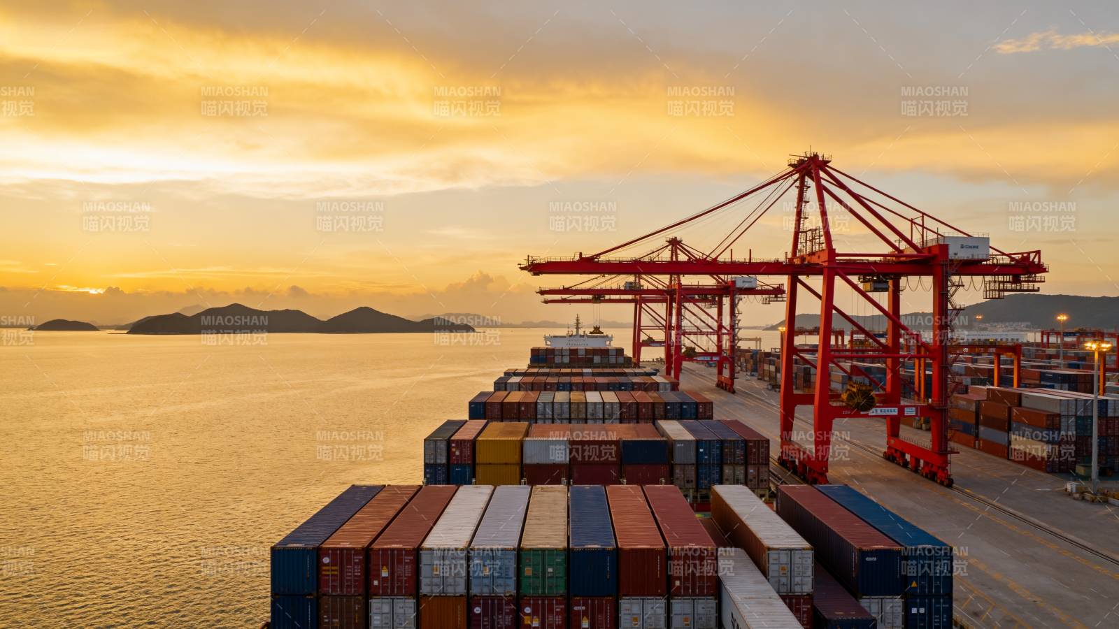 港口集装箱装卸图片