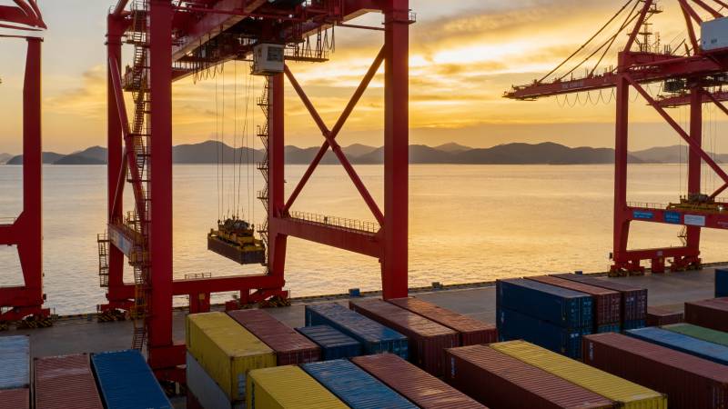 港口日落集装箱图片