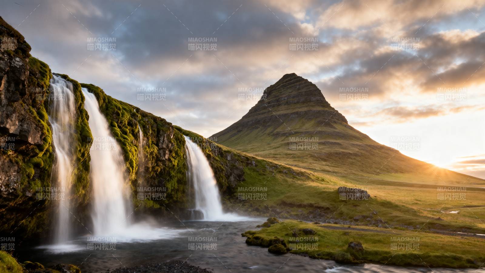 冰岛瀑布与山峰图片