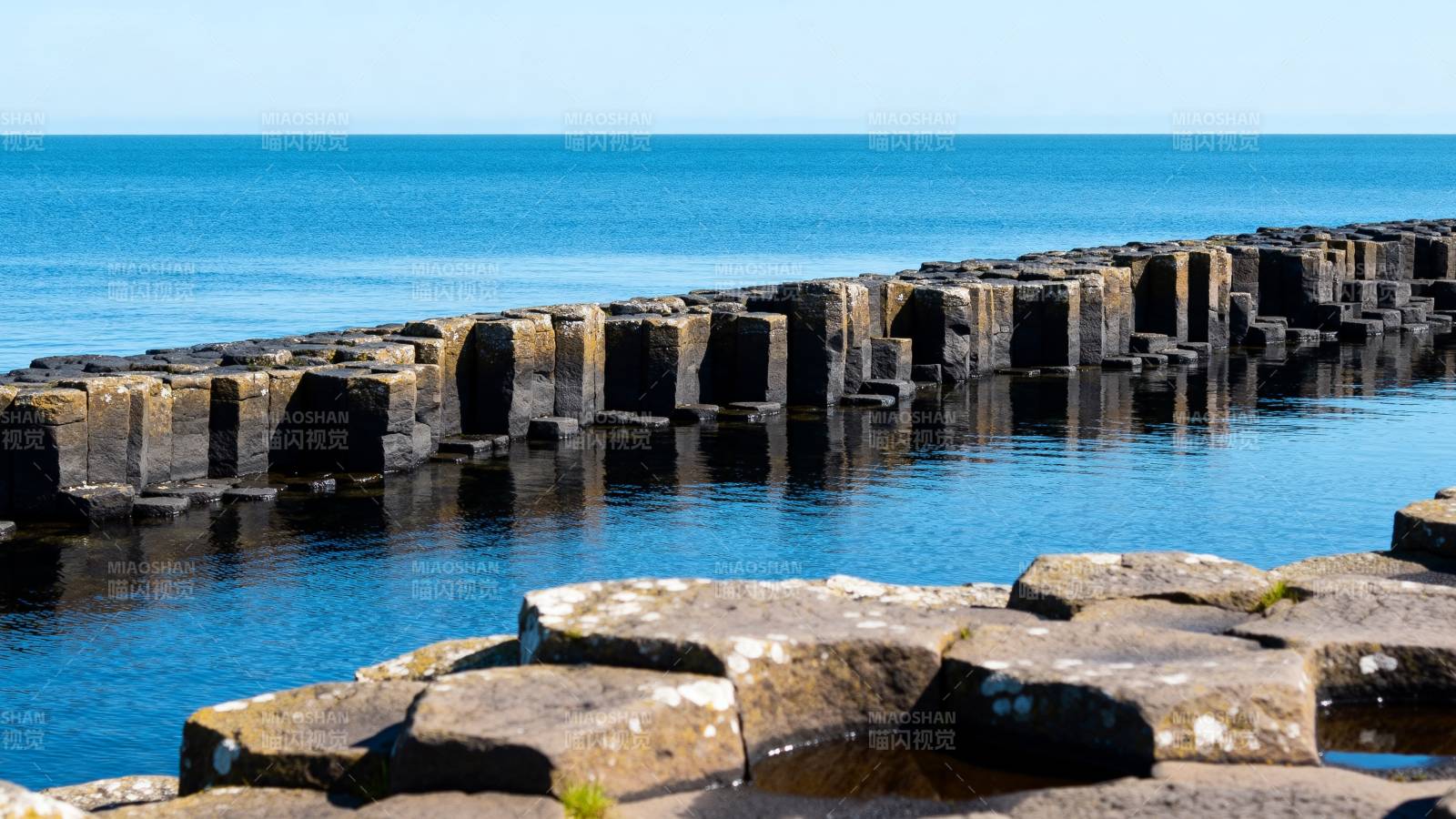 海堤石桥静谧景图片