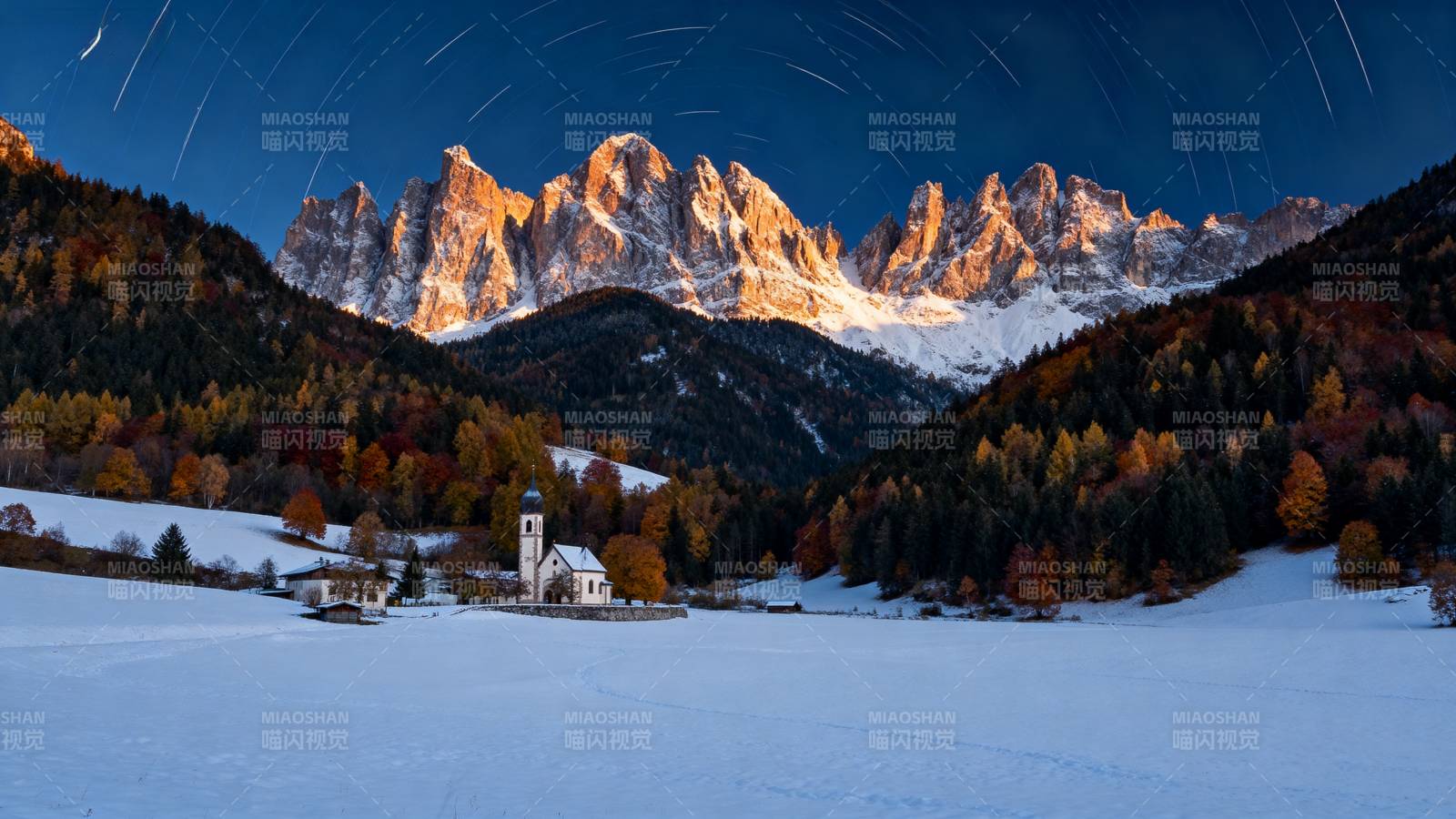 雪山秋夜星轨图图片