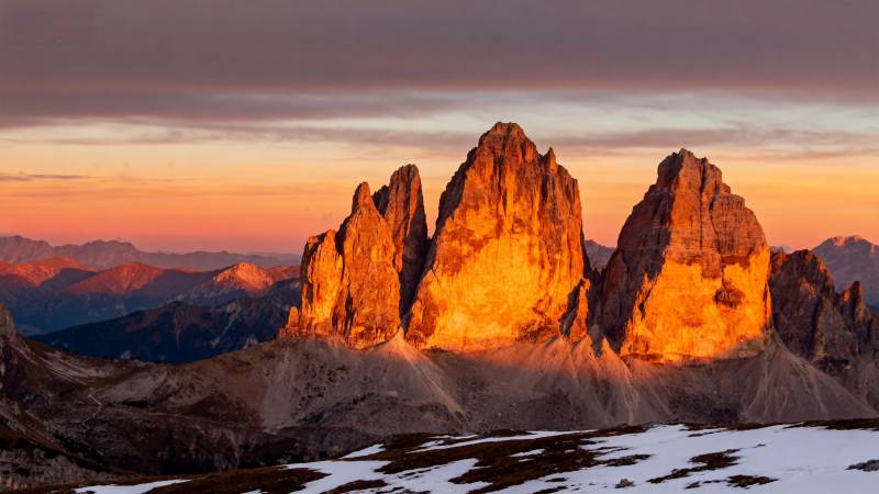 日出三峰山景图片