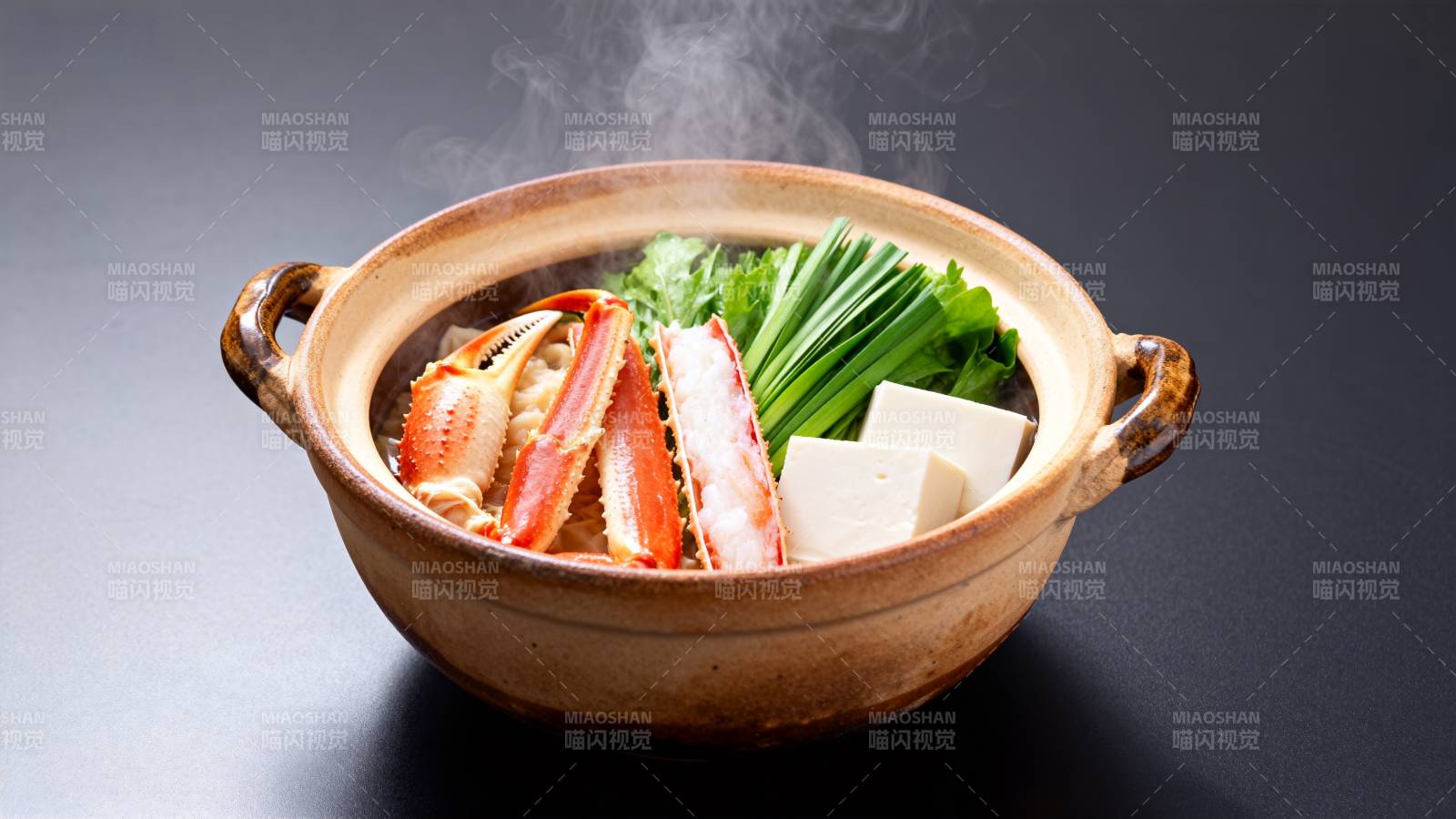 热气腾腾的蟹肉锅图片