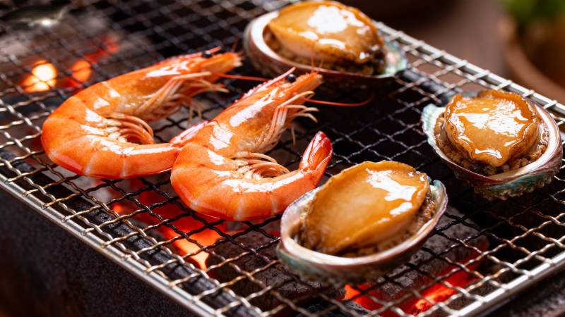 烤虾与鲍鱼美味呈现图片