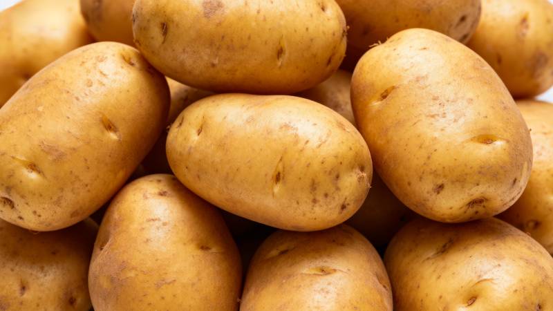 金黄土豆堆叠图片