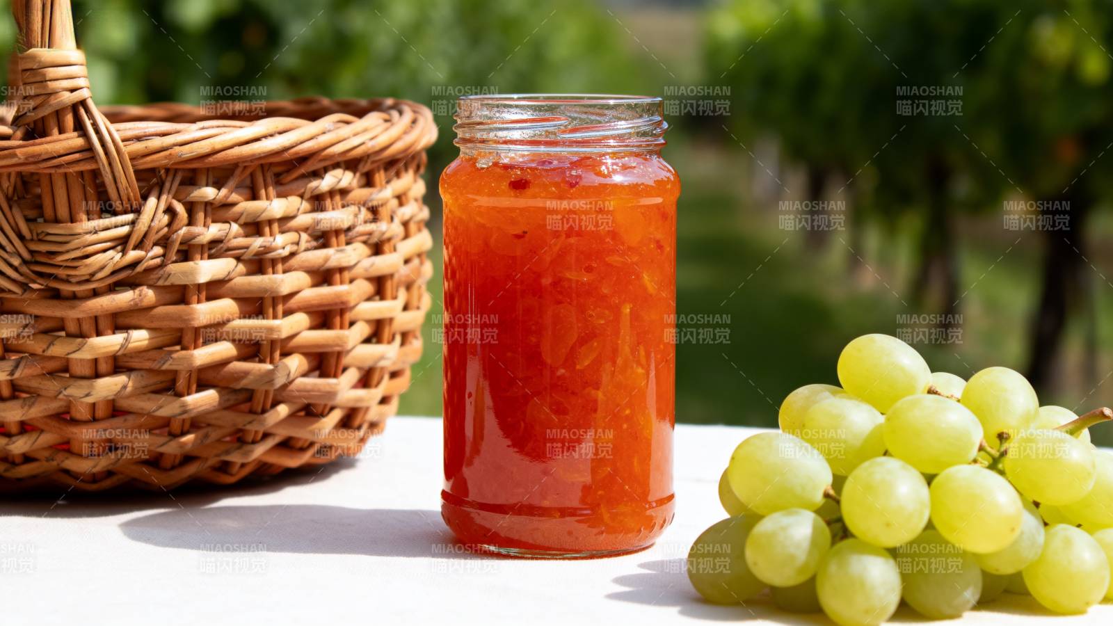 葡萄果酱与新鲜葡萄图片