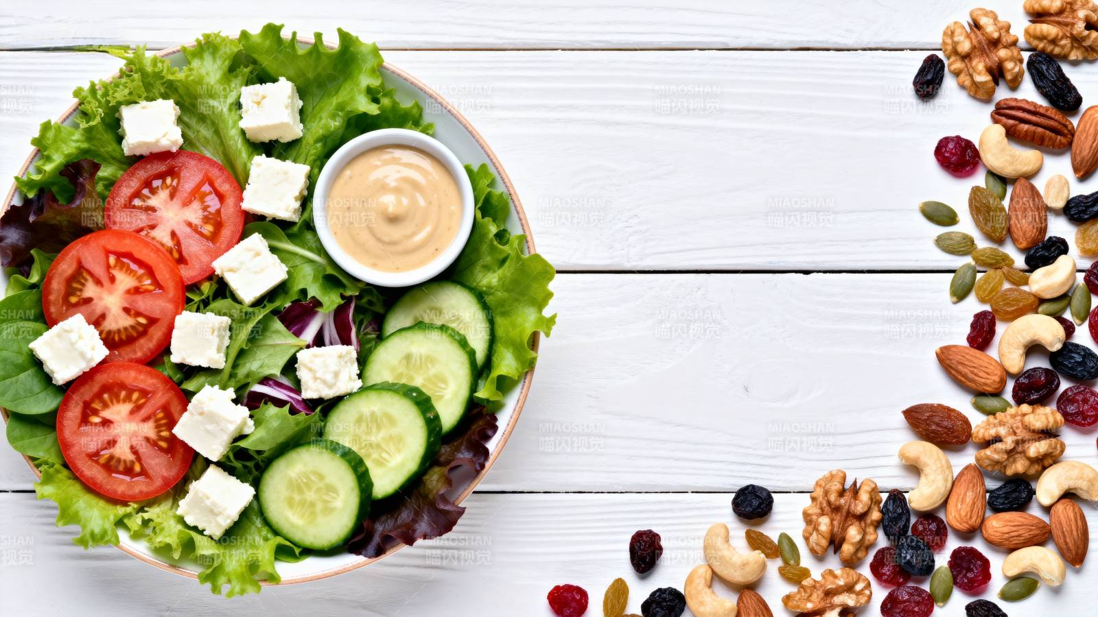 新鲜沙拉配坚果图片