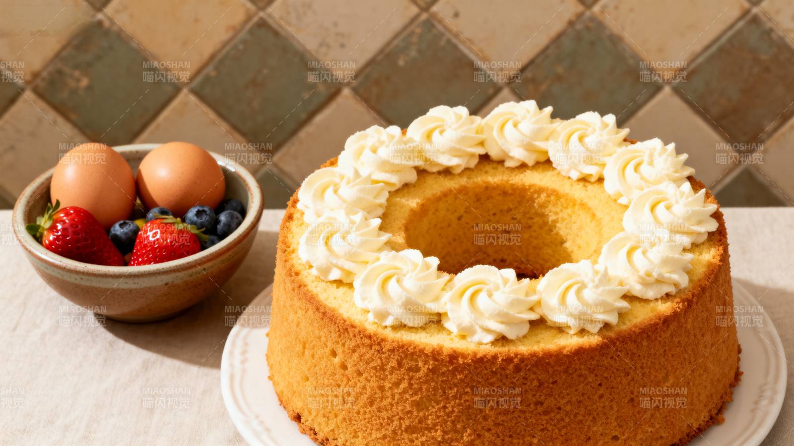 奶油花边蛋糕图片