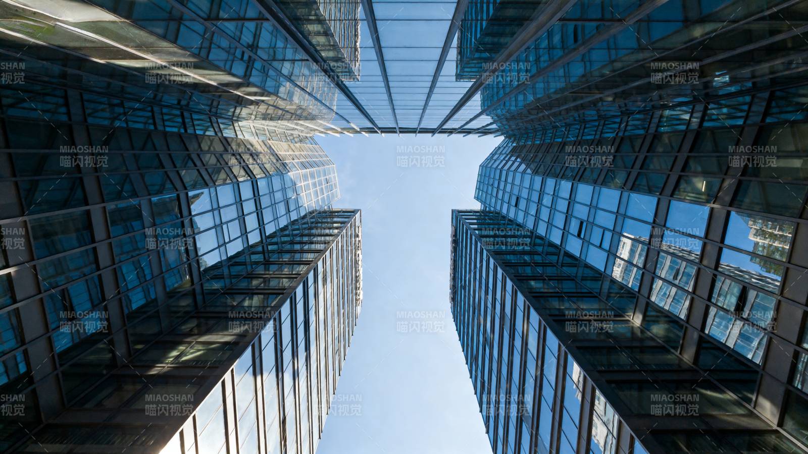 摩天大楼仰视图图片