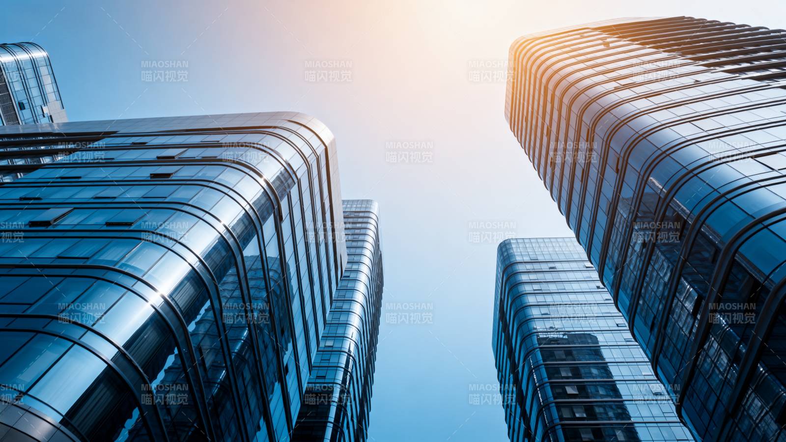 现代都市摩天楼群图片