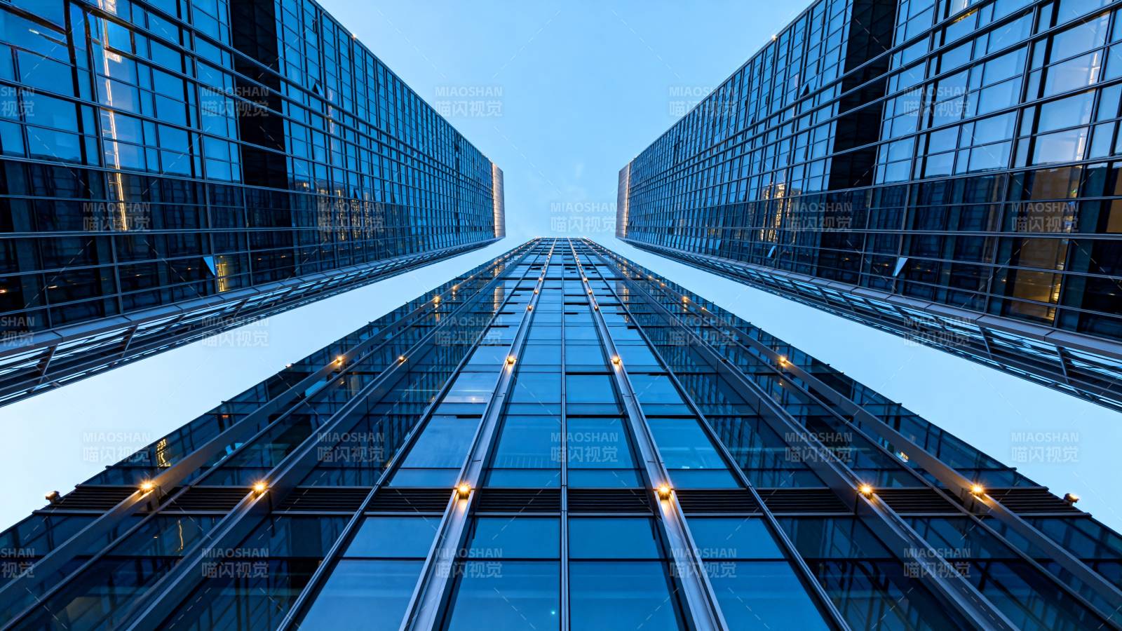 现代都市玻璃幕墙图片