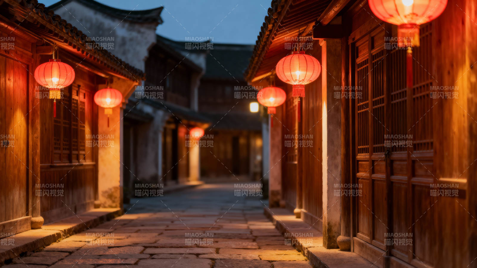 古巷夜灯映红影图片