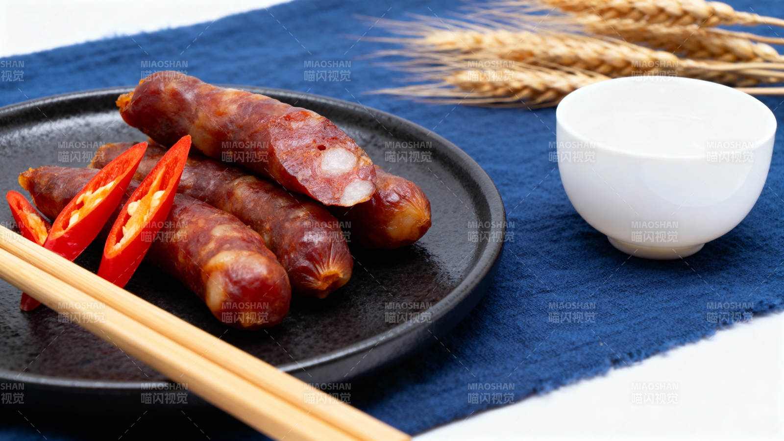 香肠配辣椒 美味可口图片