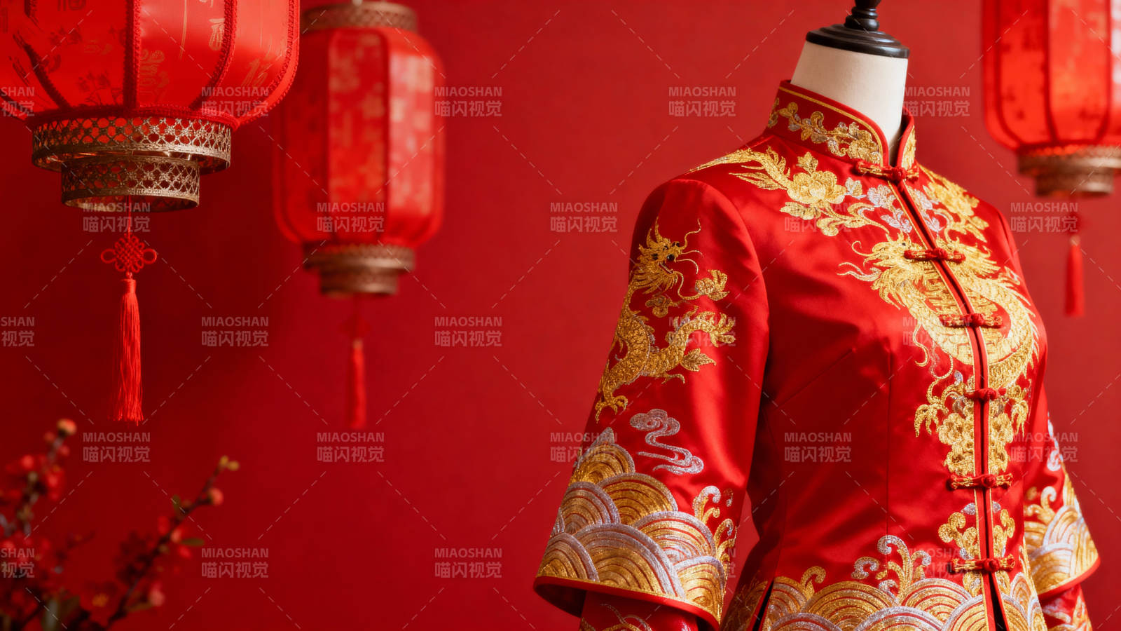 红衣金绣 喜庆迎春图片