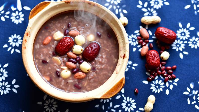 热腾腾的八宝粥图片