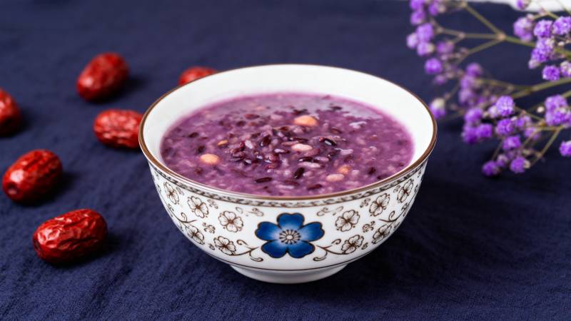 紫薯粥配红枣图片