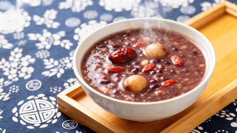 热腾腾的八宝粥图片