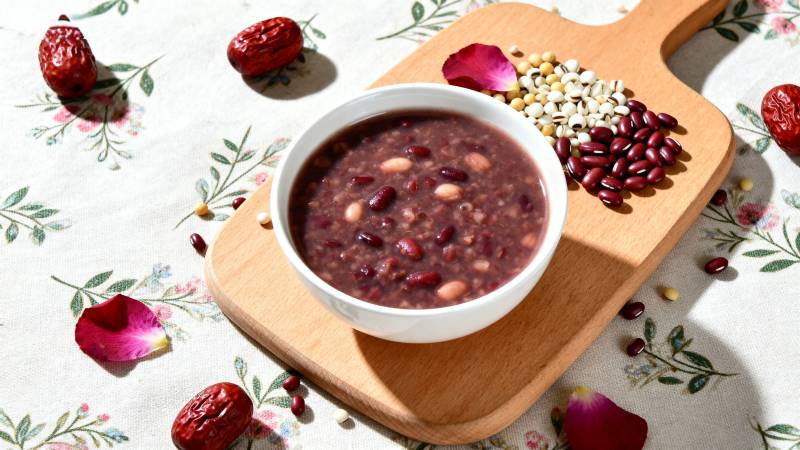 红豆粥配坚果果干图片