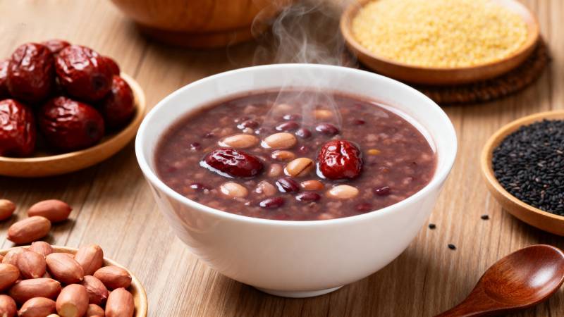 热腾腾的八宝粥图片