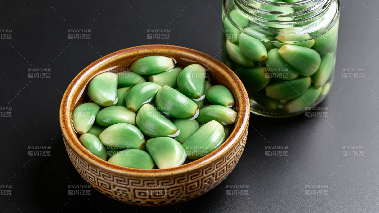 青橄榄入碗罐图片