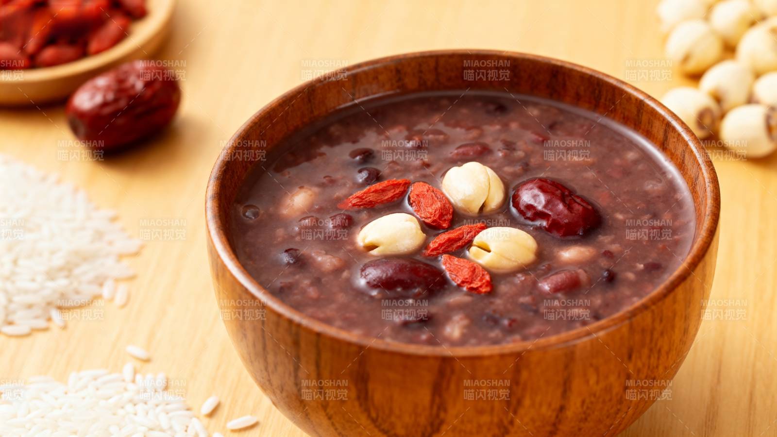八宝粥配红枣莲子图片