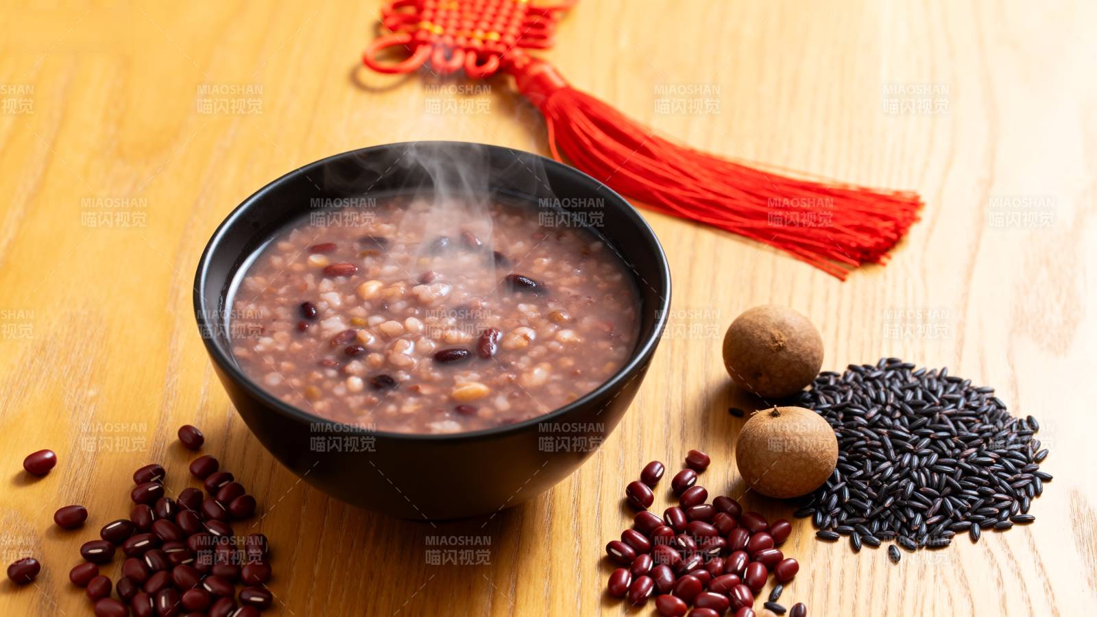 腊八粥配五谷杂粮图片