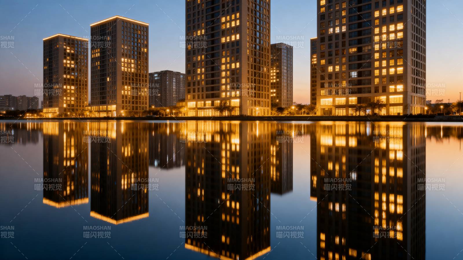 城市夜景倒影图片