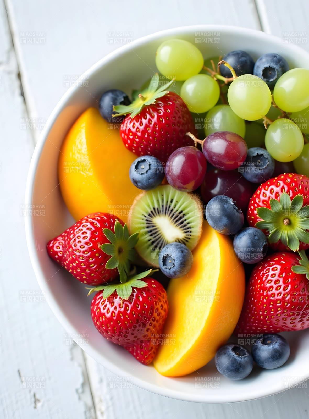 新鲜水果拼盘色彩缤纷诱人图片